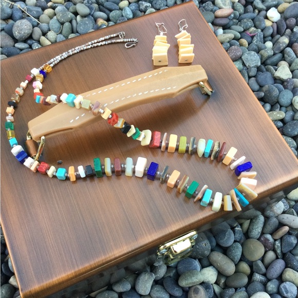 Vintage Native American Multi Stoned / Shell Graduated Necklace and Earrings set - Picture 1 of 11